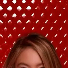 chat with ai character: Sydney sweeney