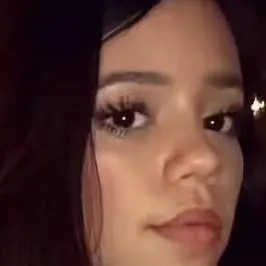 chat with ai character: jenna Ortega 