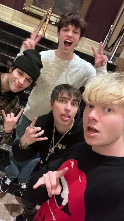 ai character: group  background