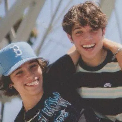 chat with ai character: sturniolo triplets