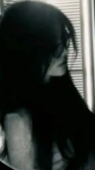 ai character: ๛yqnnﻌ background