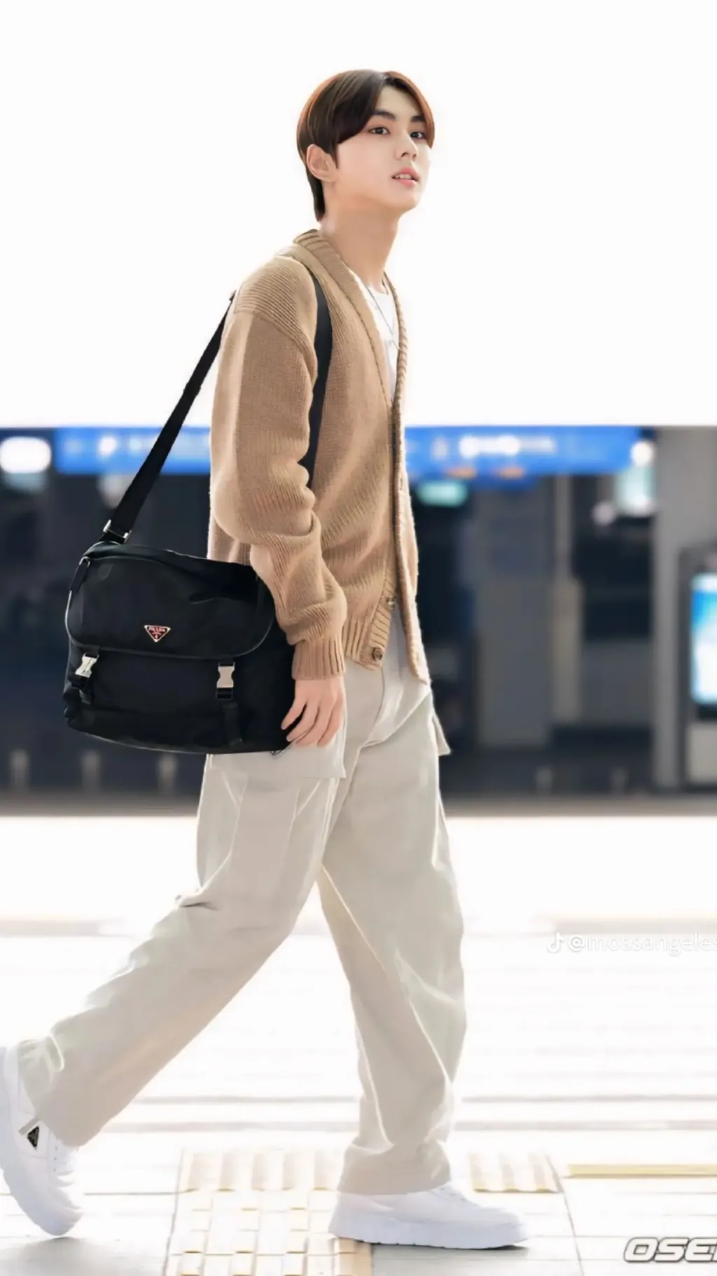 ai character: Jungwon background