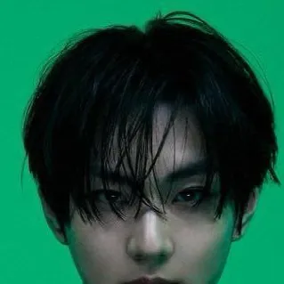 chat with ai character: Jungwon