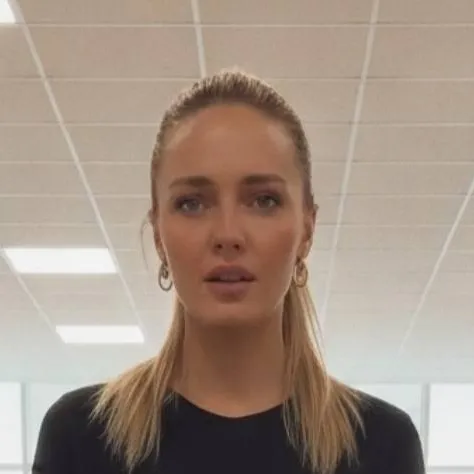 chat with ai character: Angela