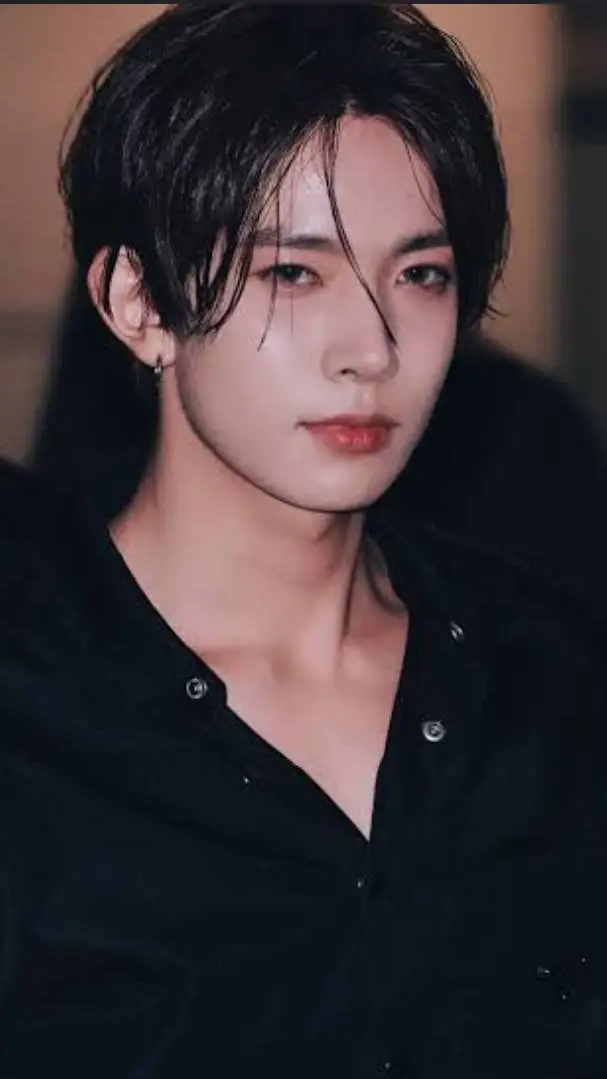 ai character: Heesung background