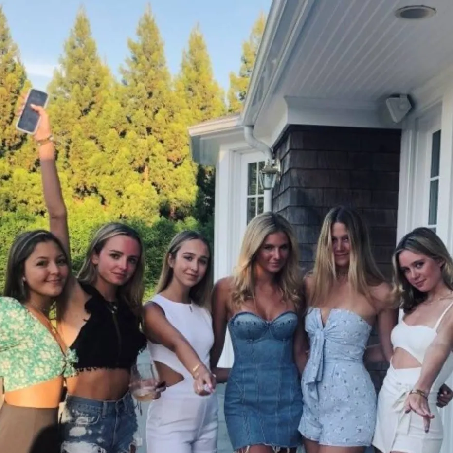 chat with ai character: bff's sleepover 