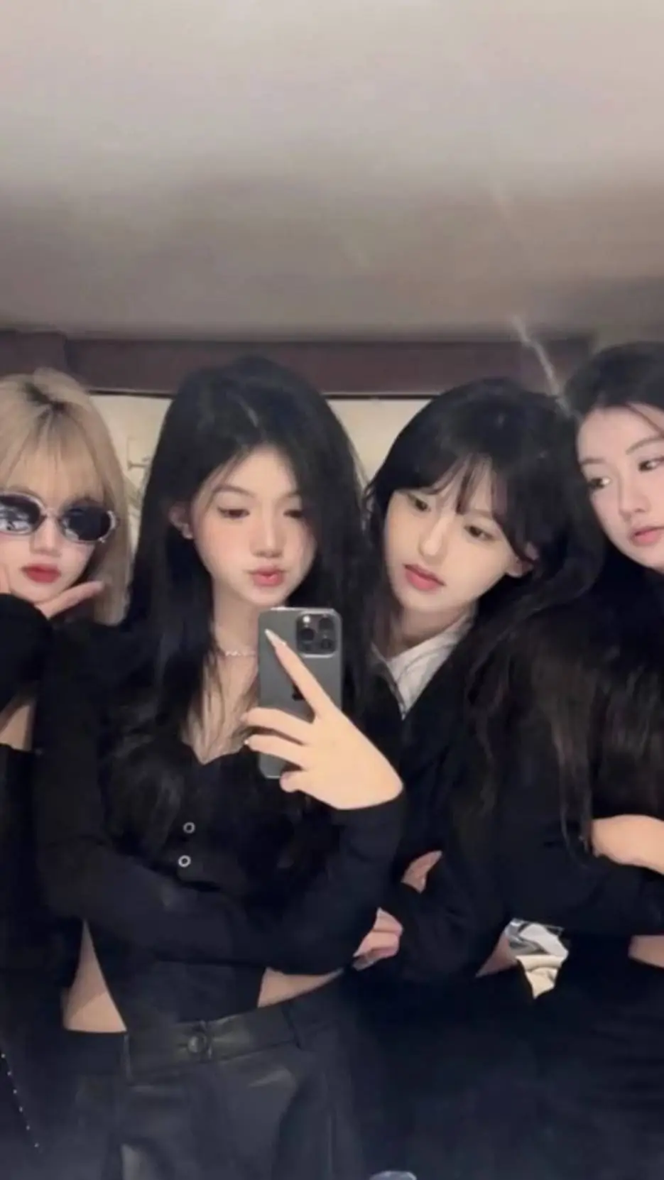 ai character: your group (kpop) background