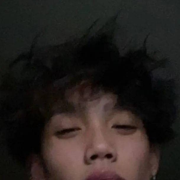 chat with ai character: (Julien)