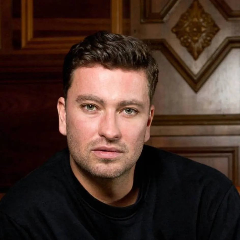 chat with ai character: Marteria (Rapper)