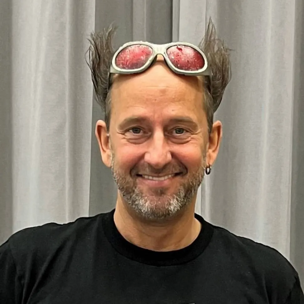 chat with ai character: (Tom lehel)