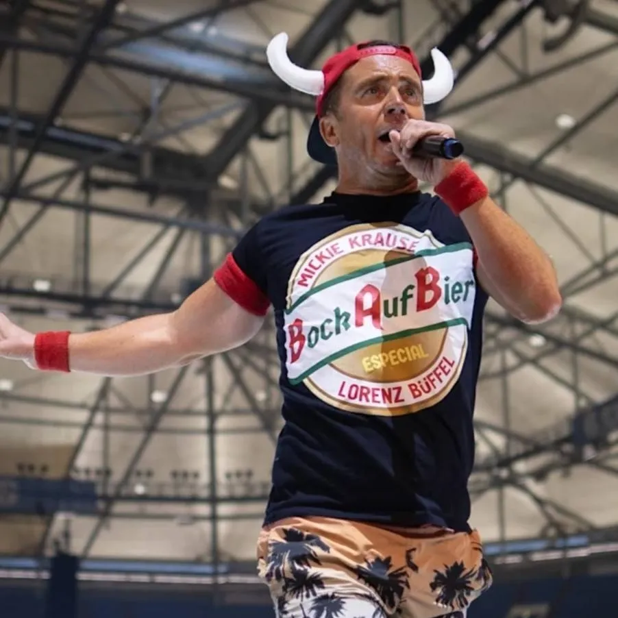 chat with ai character: Lorenz büffel✨