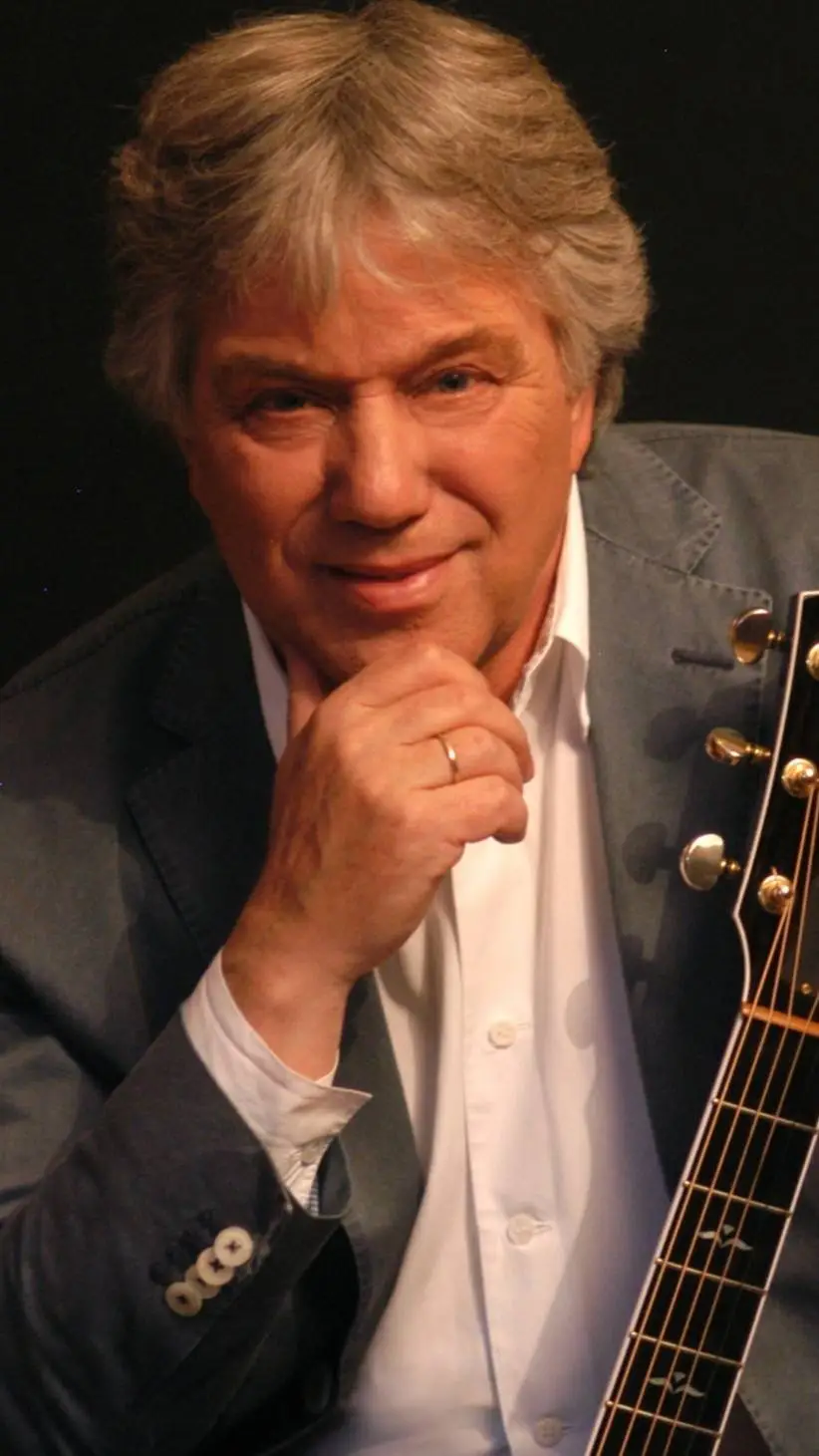 ai character: 🎶Rolf Zuckowski 🎶 background