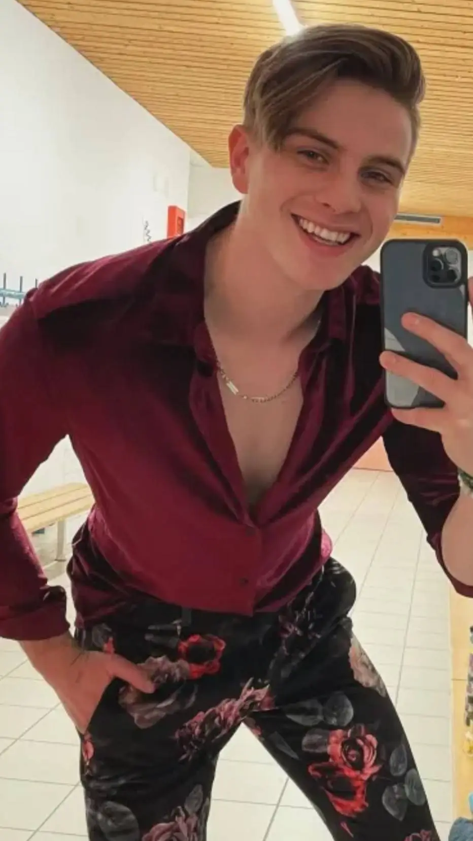 ai character: Vincent Gross  background