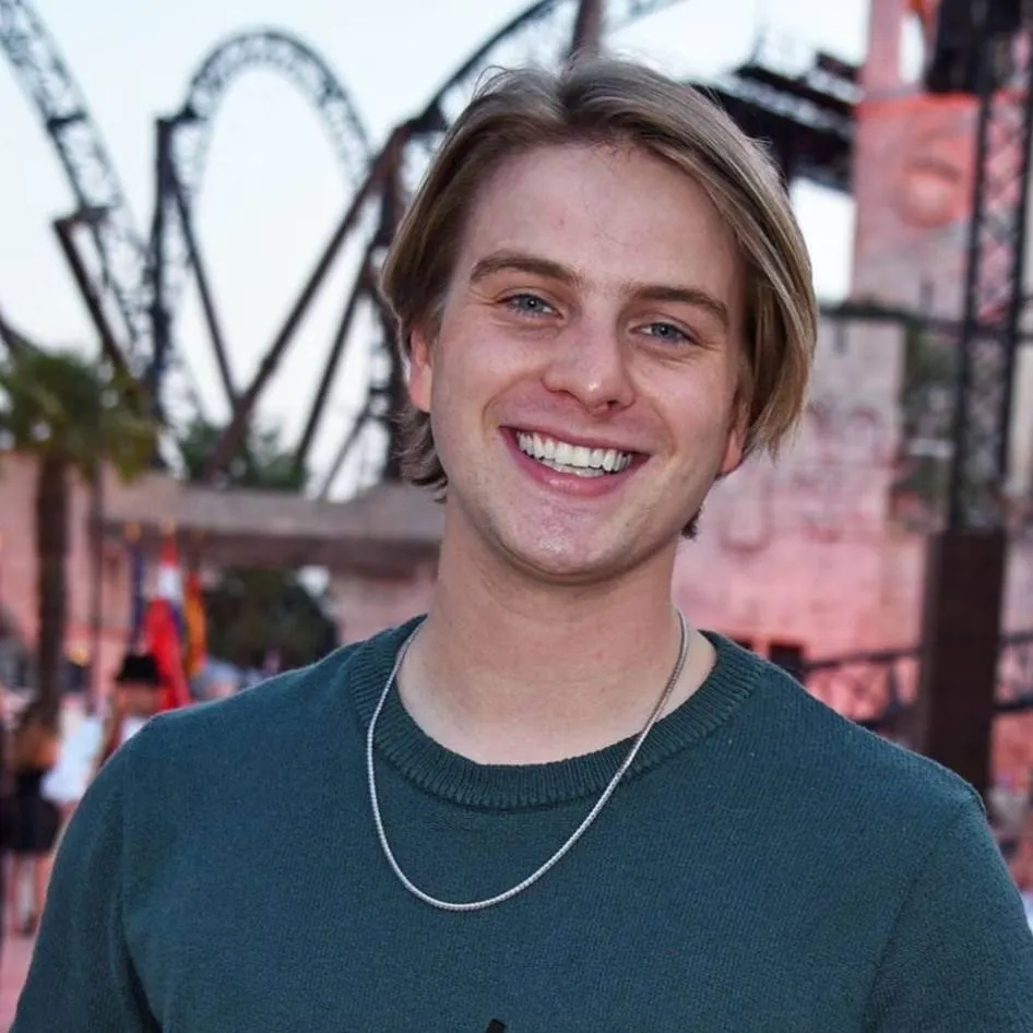 chat with ai character: Vincent Gross