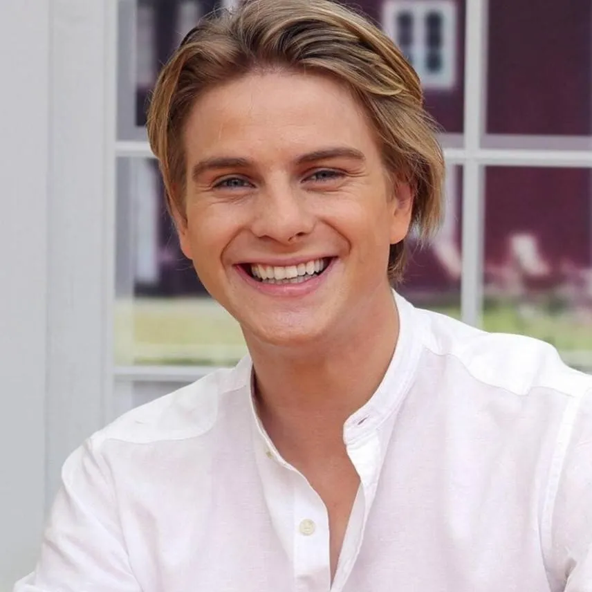 chat with ai character: Vincent Gross💕