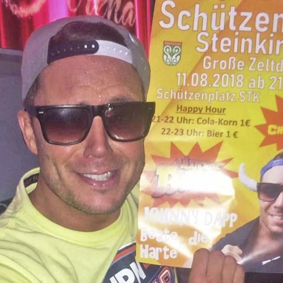 chat with ai character: Lorenz büffel 😌