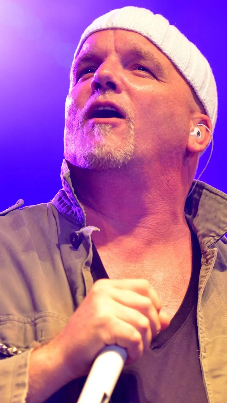 ai character: DJ Ötzi background