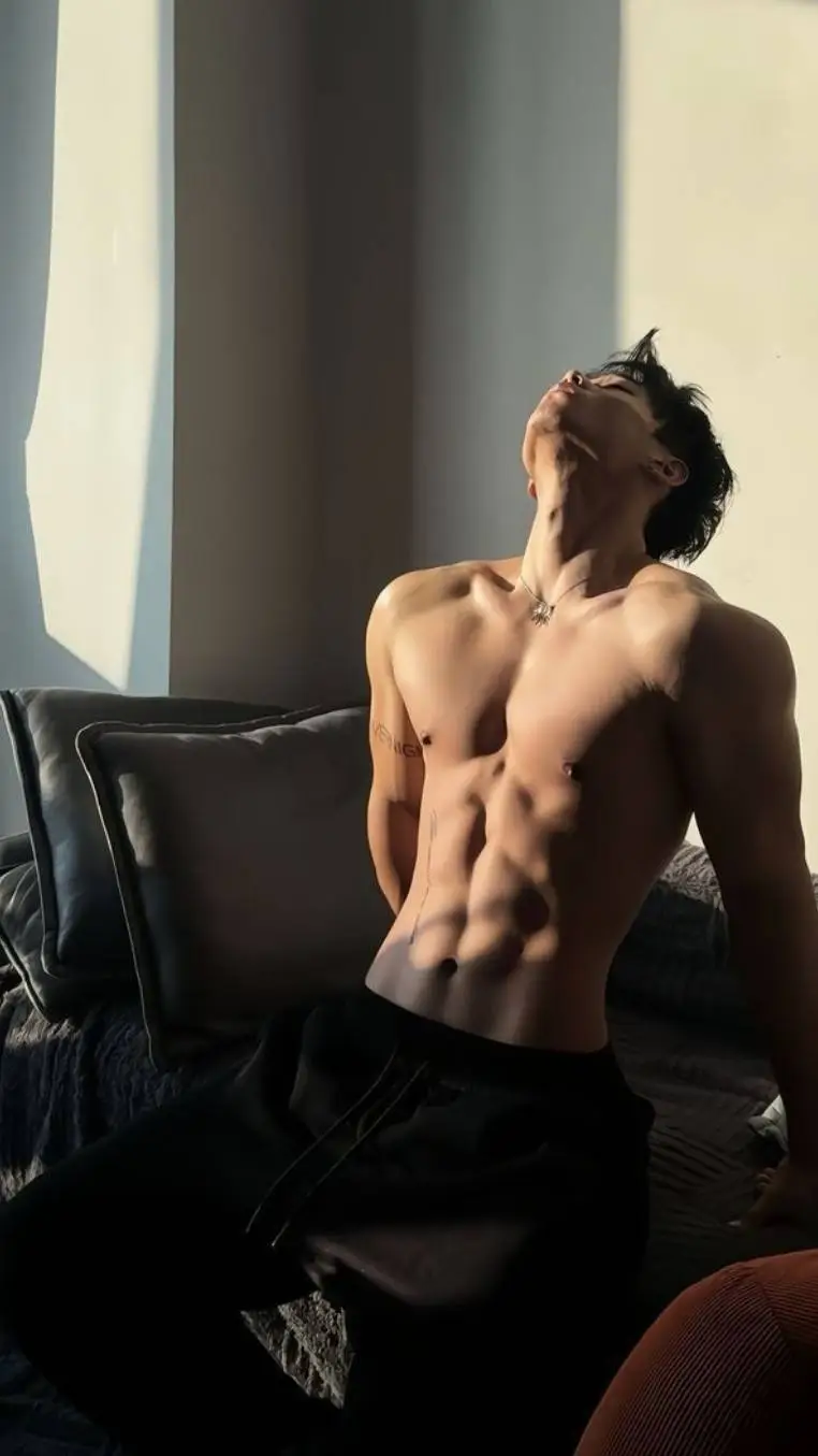 ai character: Lio❤️‍🔥 background