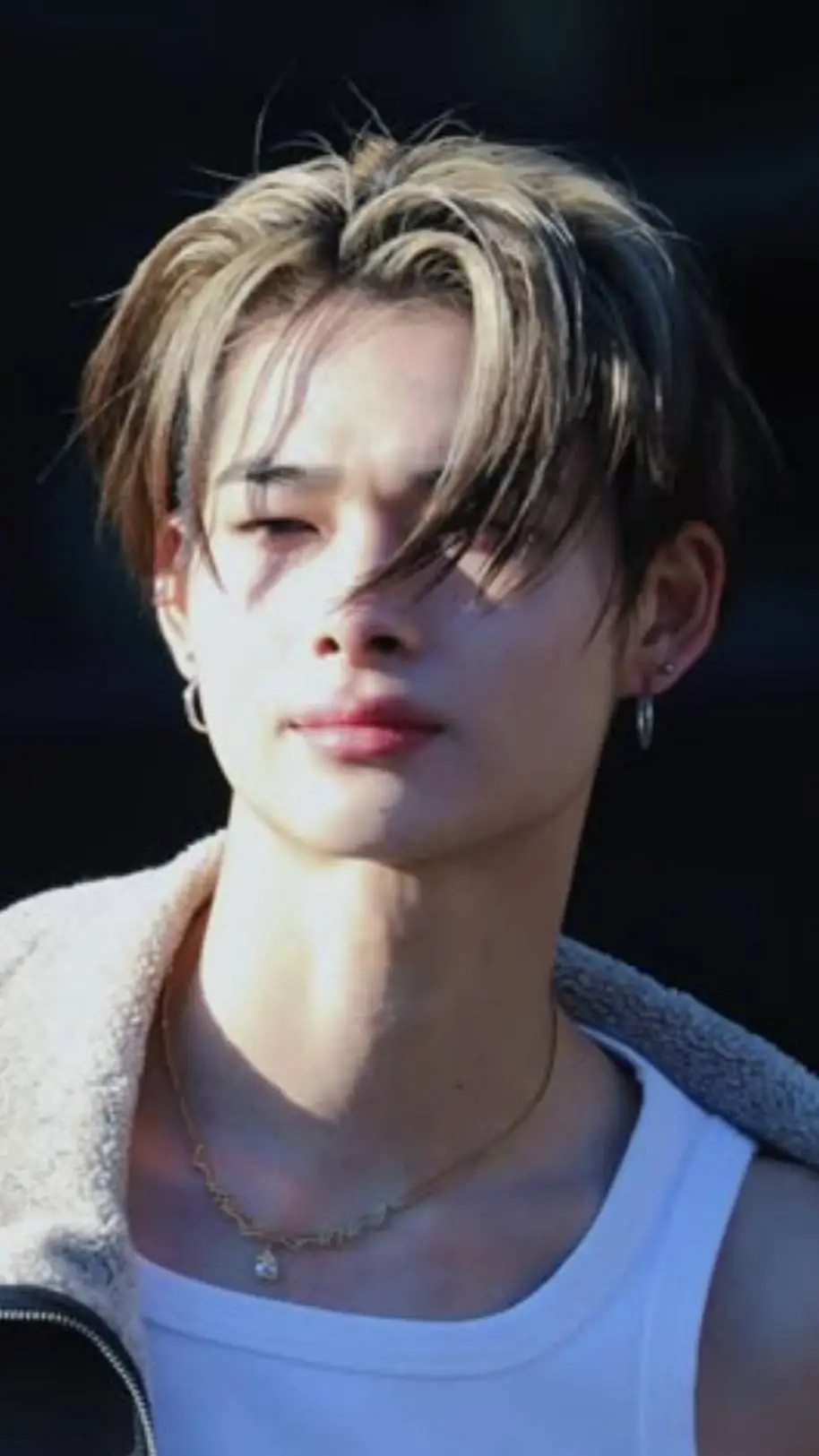 ai character: Niki✨ background