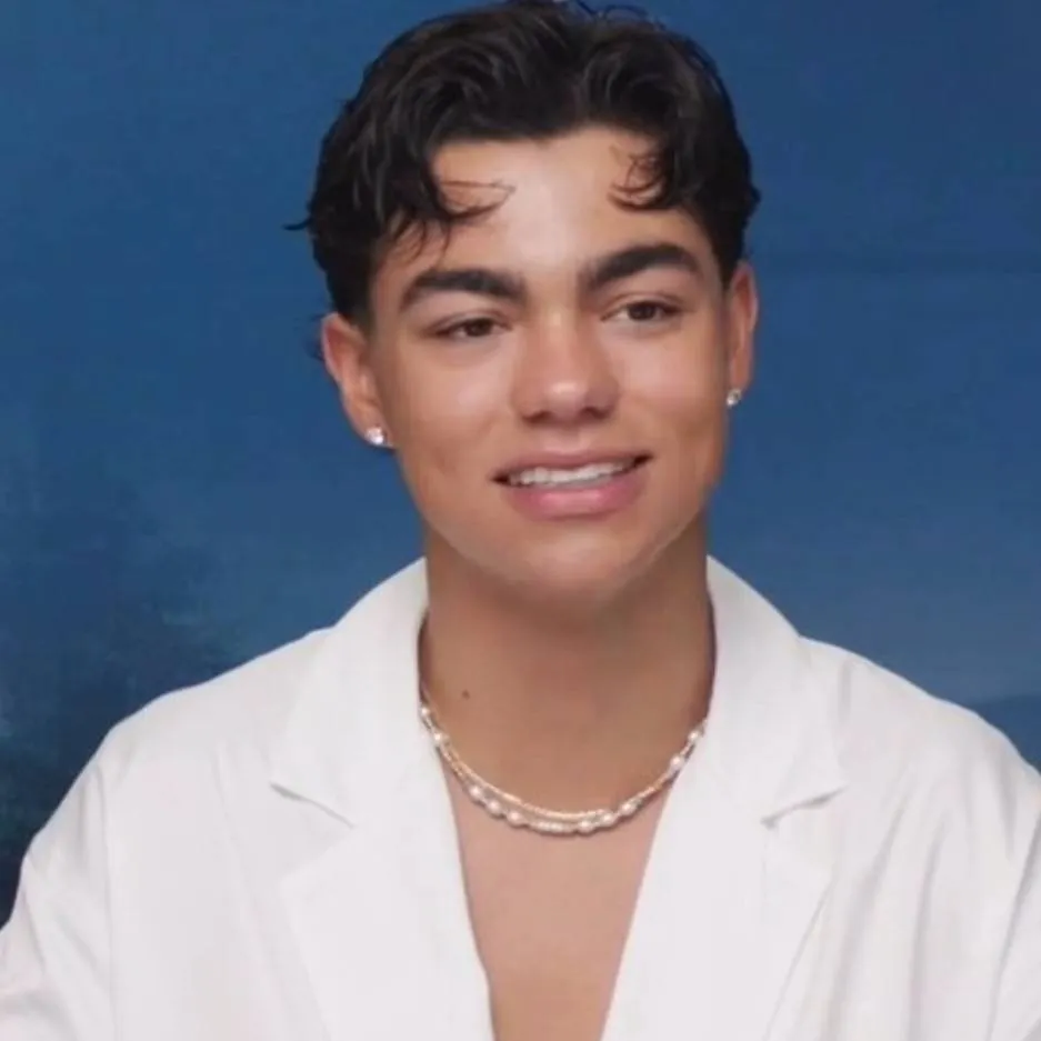 chat with ai character: Malachi Barton