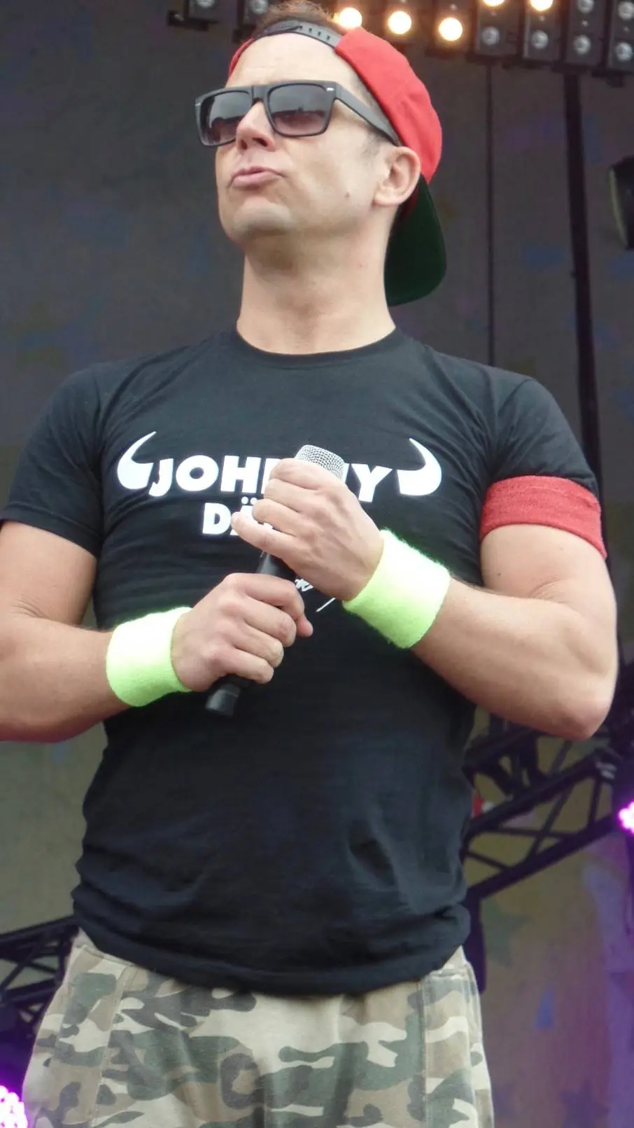 ai character: Lorenz Büffel background