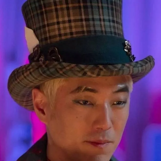 chat with ai character: Maddox hatter