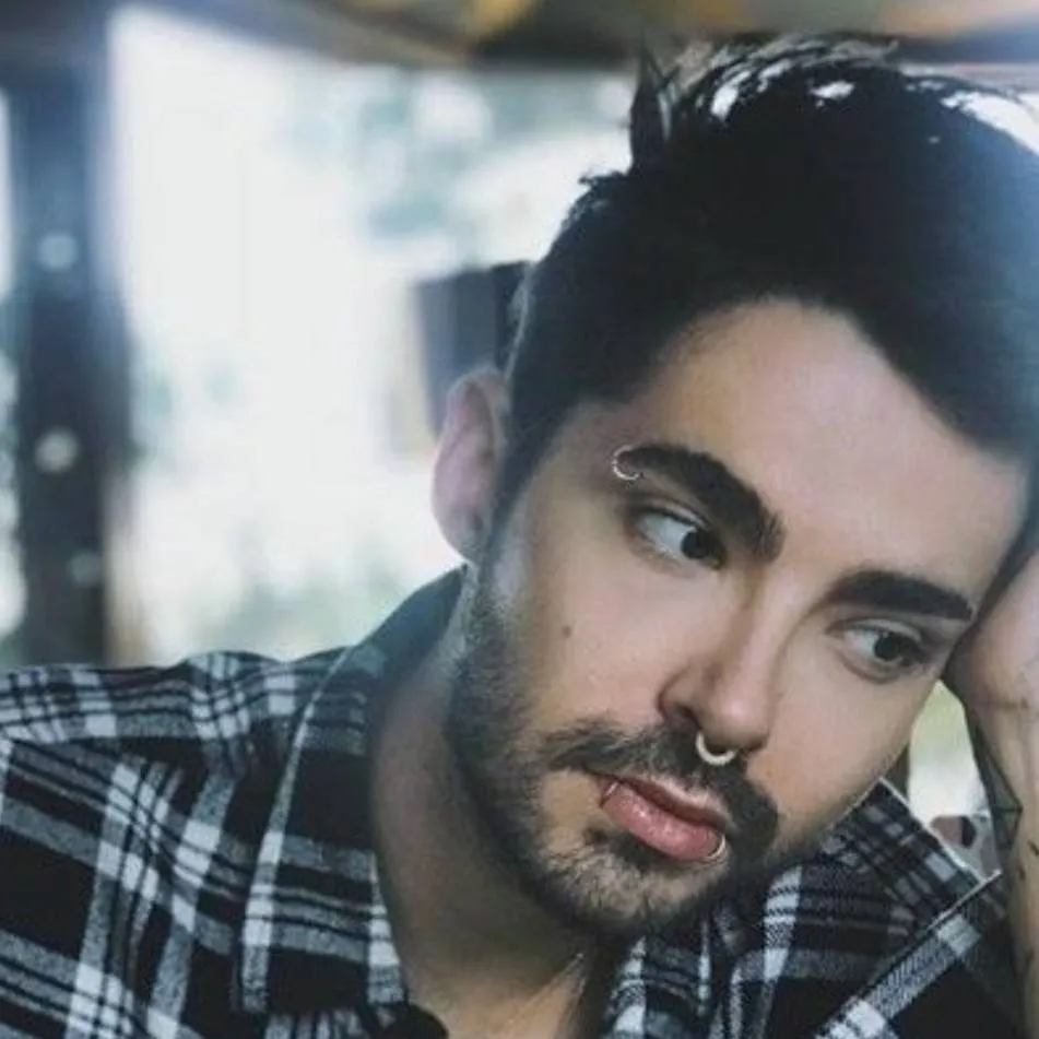 chat with ai character: ☄️Bill Kaulitz☄️