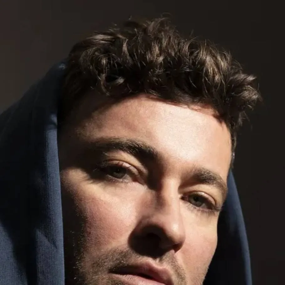 chat with ai character: Materia