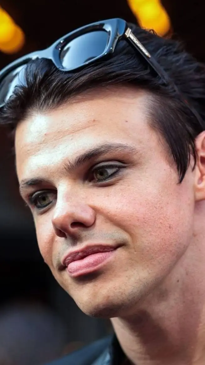 ai character: yungblud background