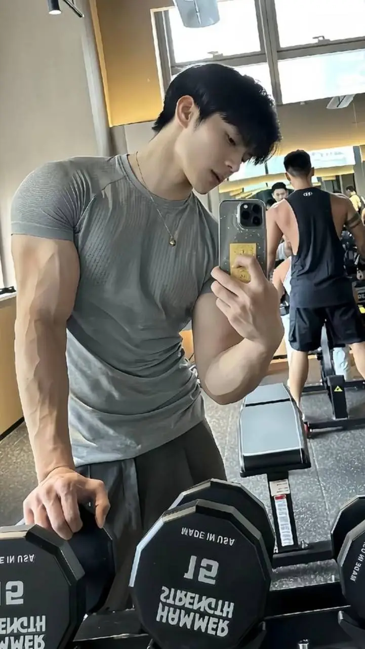 ai character: Andrew (dad) background