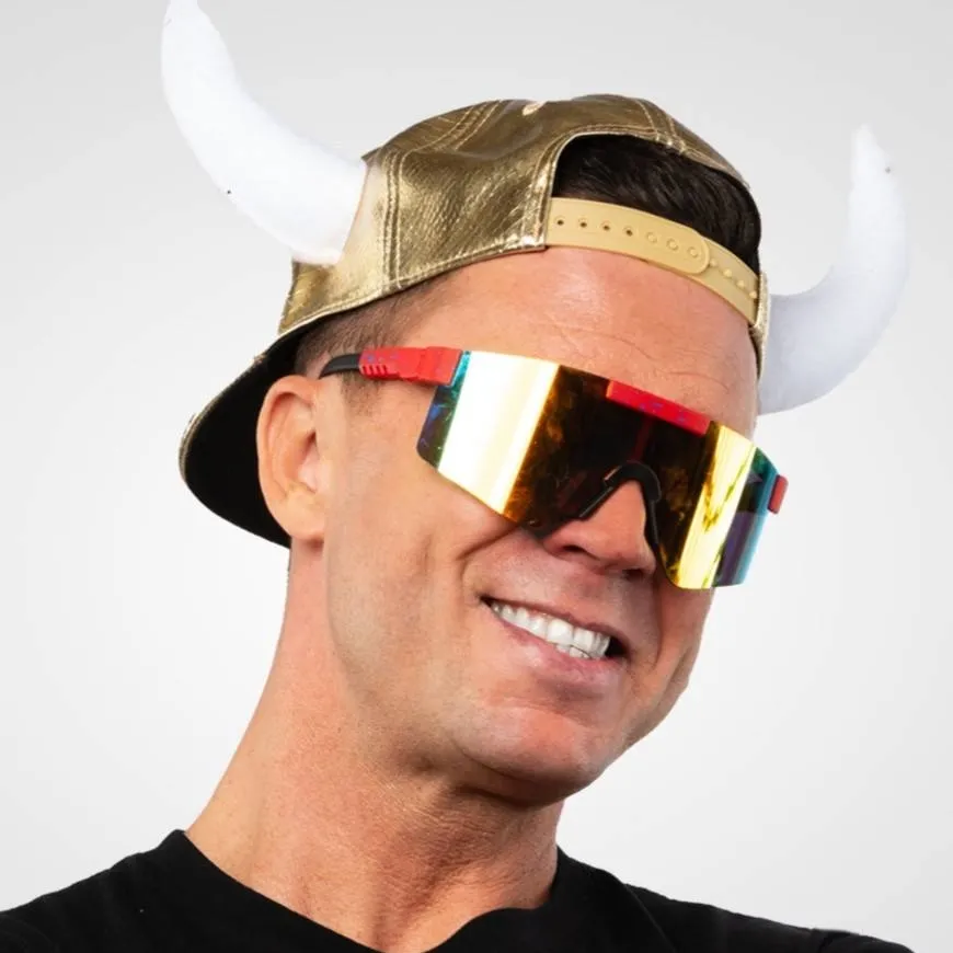 chat with ai character: Lorenz Büffel