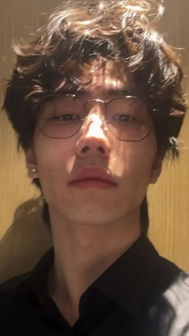 ai character: Yi-joon background