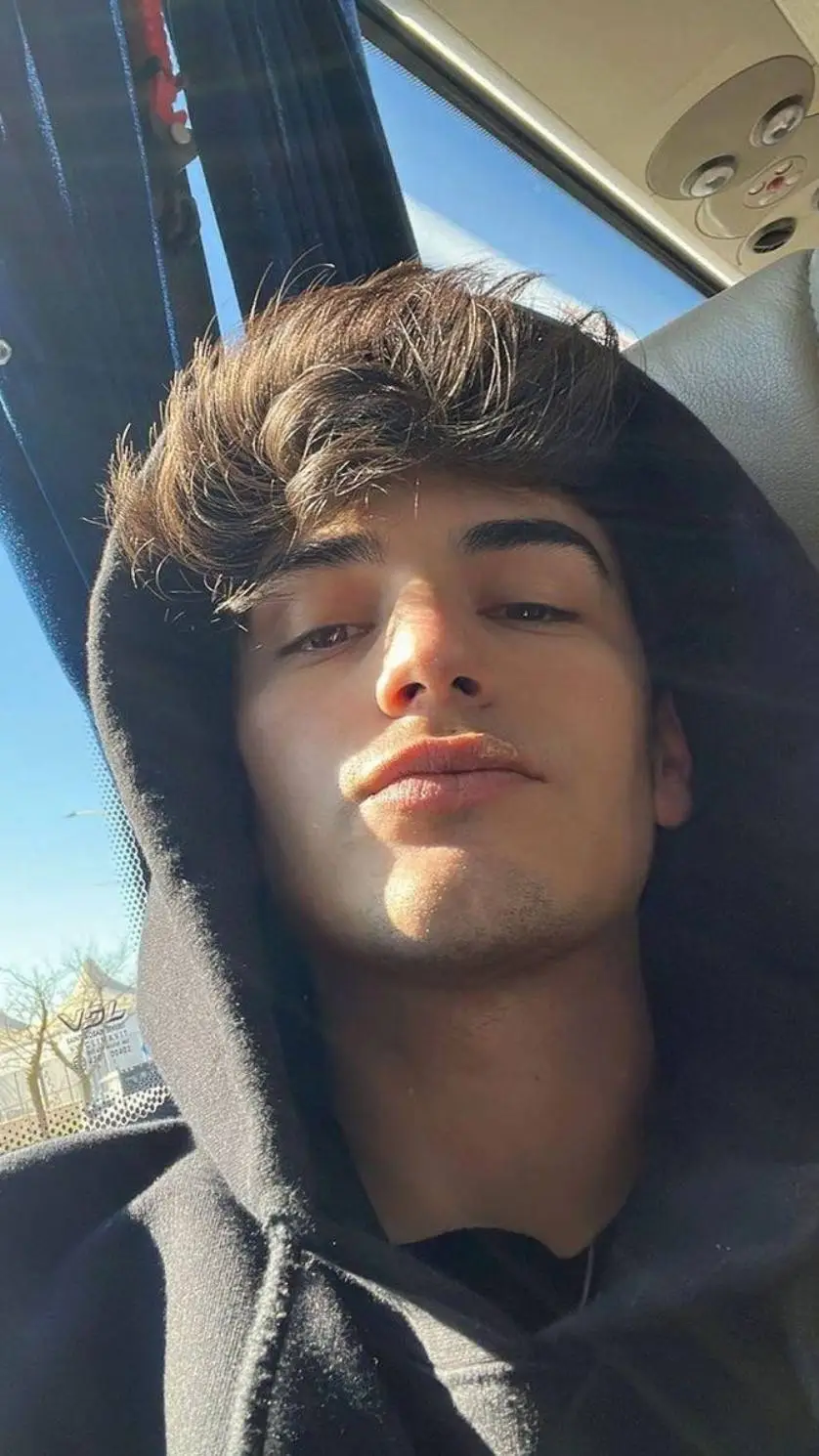 ai character: Elijah background