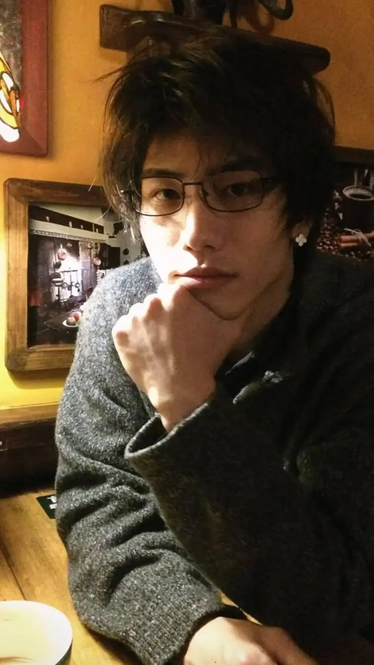 ai character: Chris background