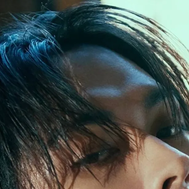 chat with ai character: leeknow 