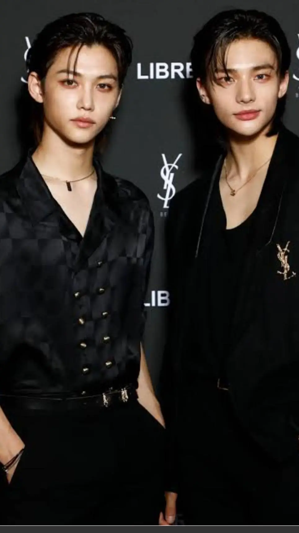 ai character: Hyunjin~Felix~ background