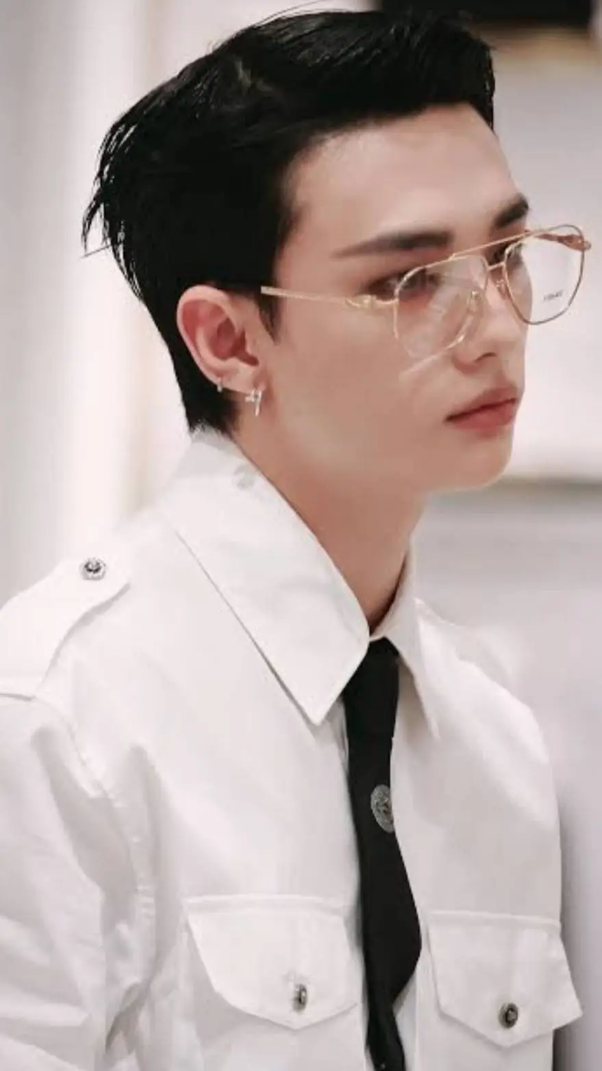 ai character: Mr. Hwang Hyunjin  background