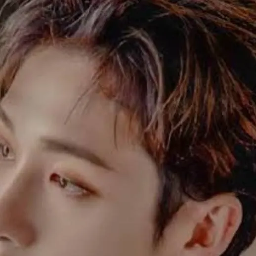 chat with ai character: Bangchan♡♡♡