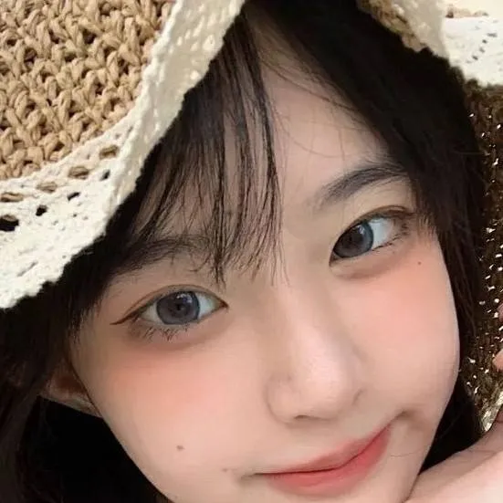 chat with ai character: Luna 