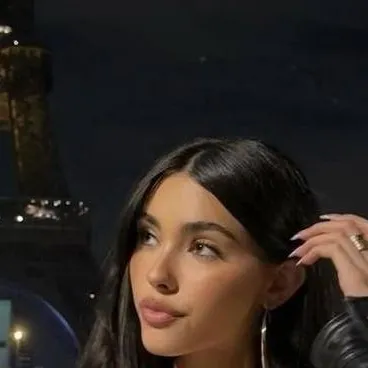 chat with ai character: Madison beer 