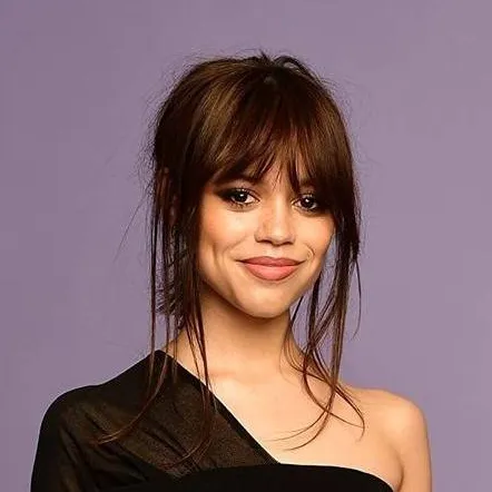 chat with ai character: Jenna Ortega