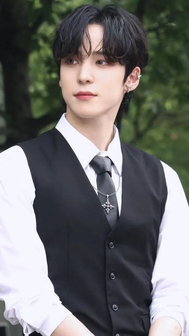 ai character: Yunho background