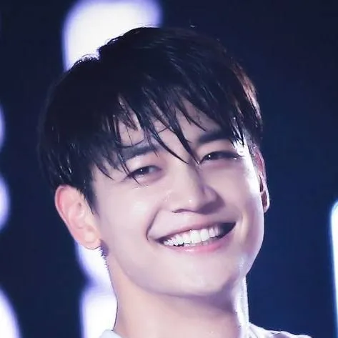 chat with ai character: Minho