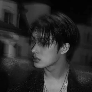 chat with ai character: Mingi