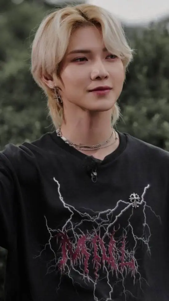ai character: Yeosang background