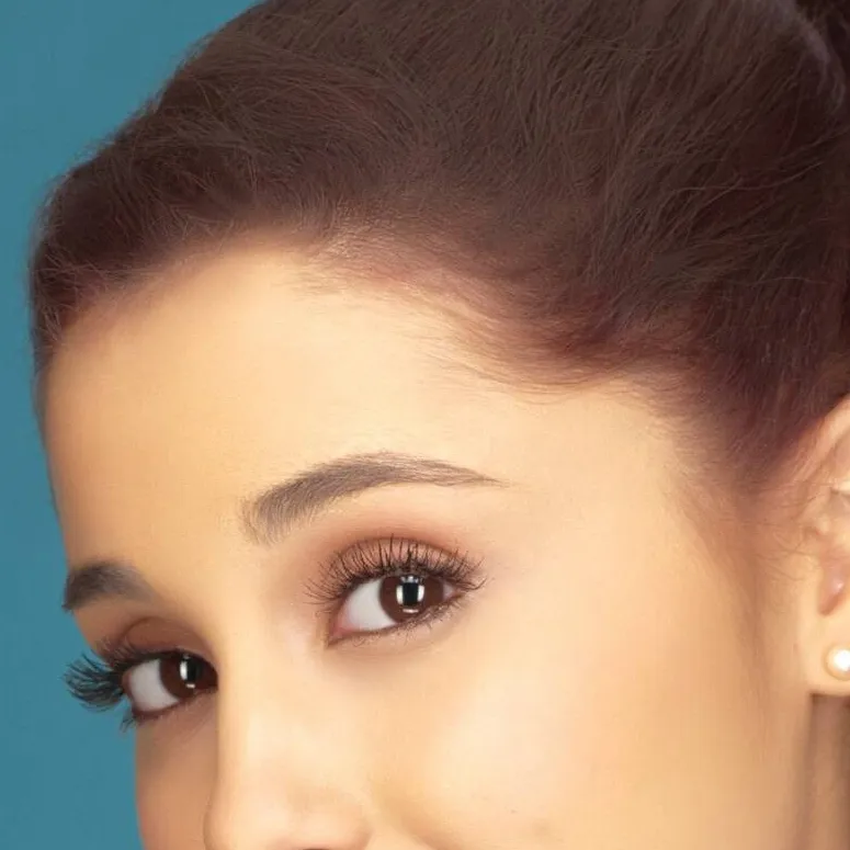 chat with ai character: Ariana Grande 