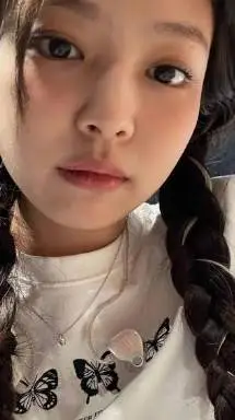 ai character: KIM JENNIE background