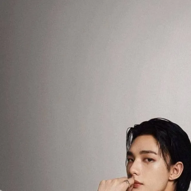 chat with ai character: Hyunjin