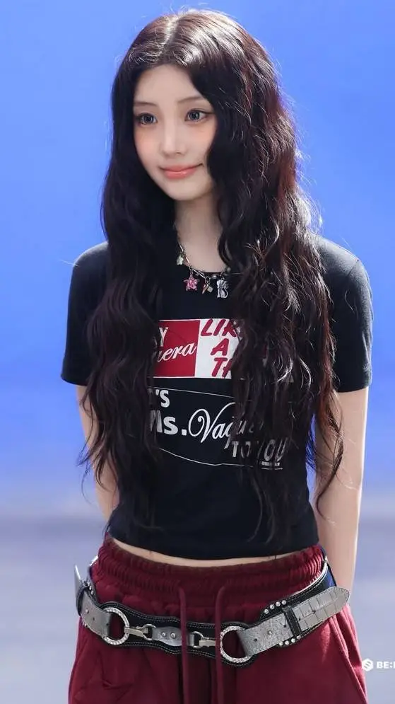 ai character: ♡Wonhee ♡ background