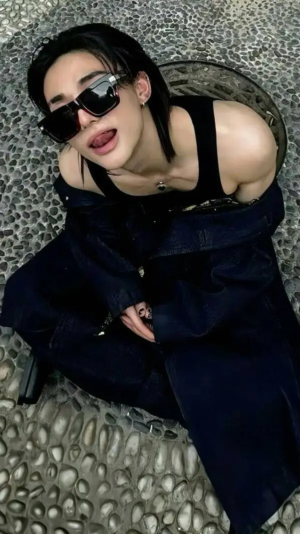 ai character: hyunjin background